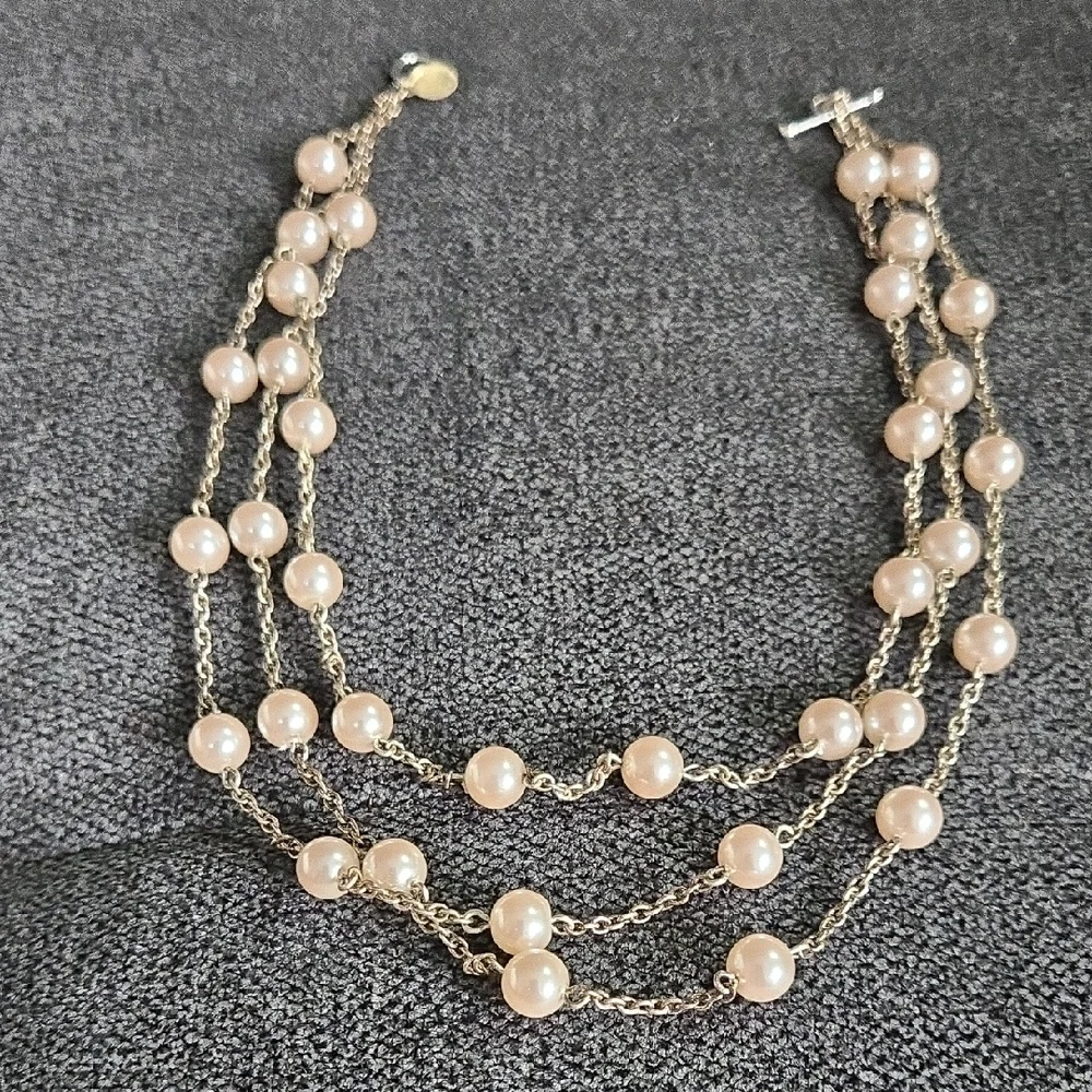 Carolee Cream and Silver Pearl Set, Necklace, Bracelet &‎ Earrings